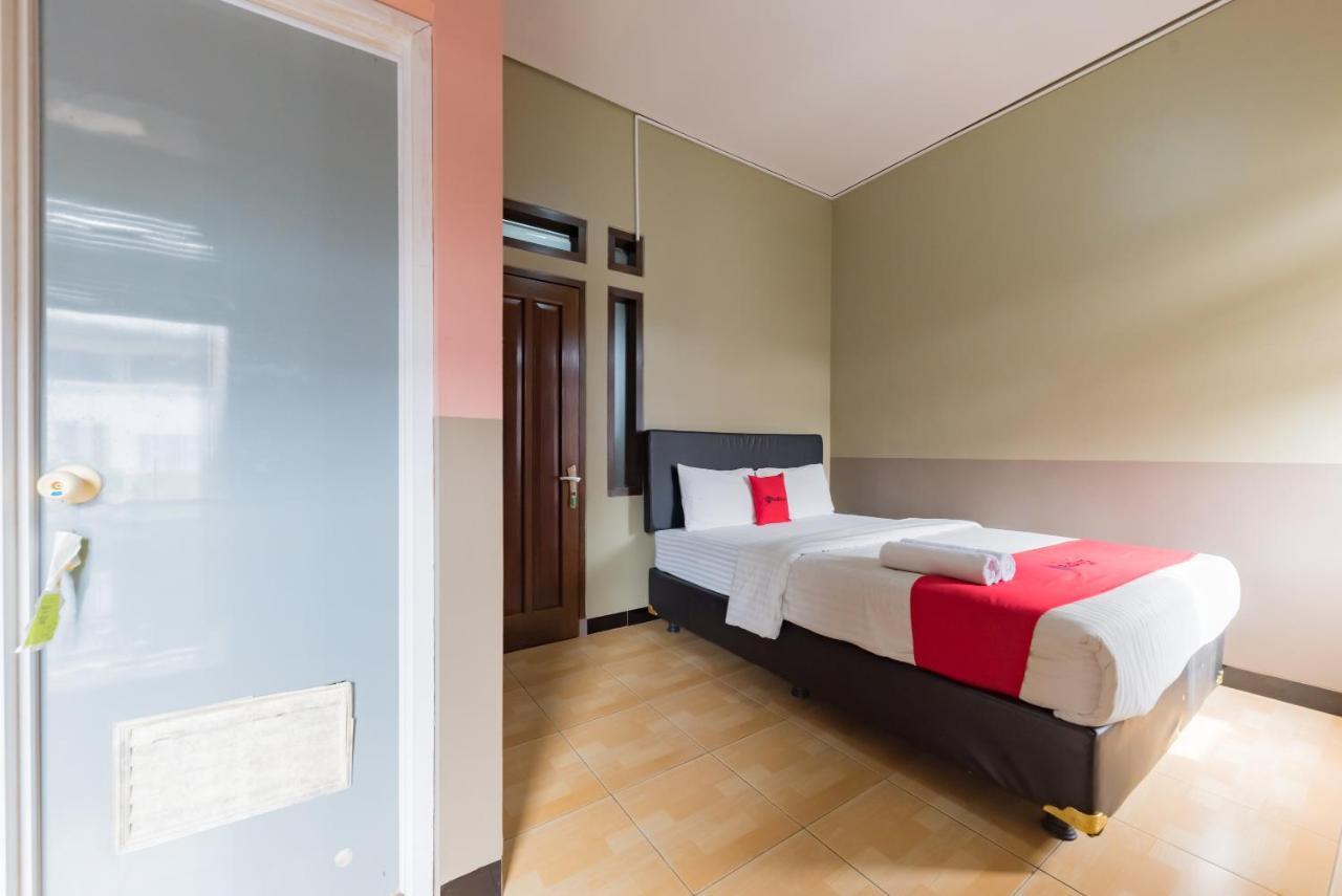 Reddoorz Syariah Near Politeknik Negeri Bandung Campus Hotel Cimahi ภายนอก รูปภาพ